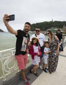 Imagen secundaria 2 - Turistas en Gipuzkoa: «Había muchas ganas de moverse»