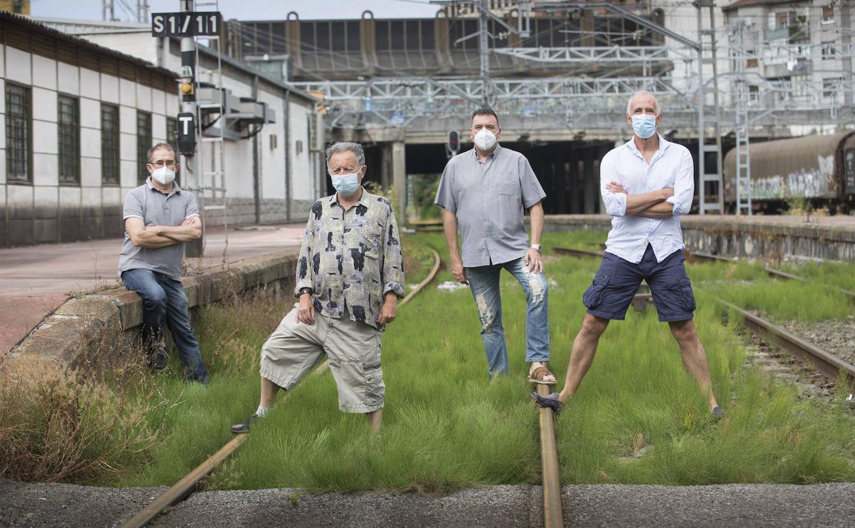 Afectados por el tercer hilo denuncian que el ferrocarril de Renfe no cruza la muga.