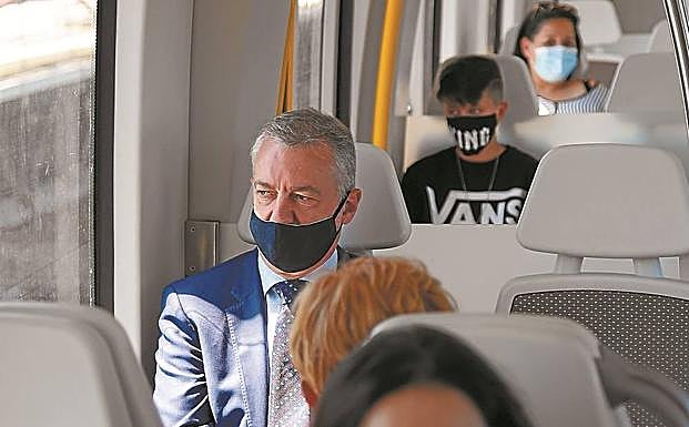 Iñigo Urkullu, ayer en el Topo camino de Hendaia. 