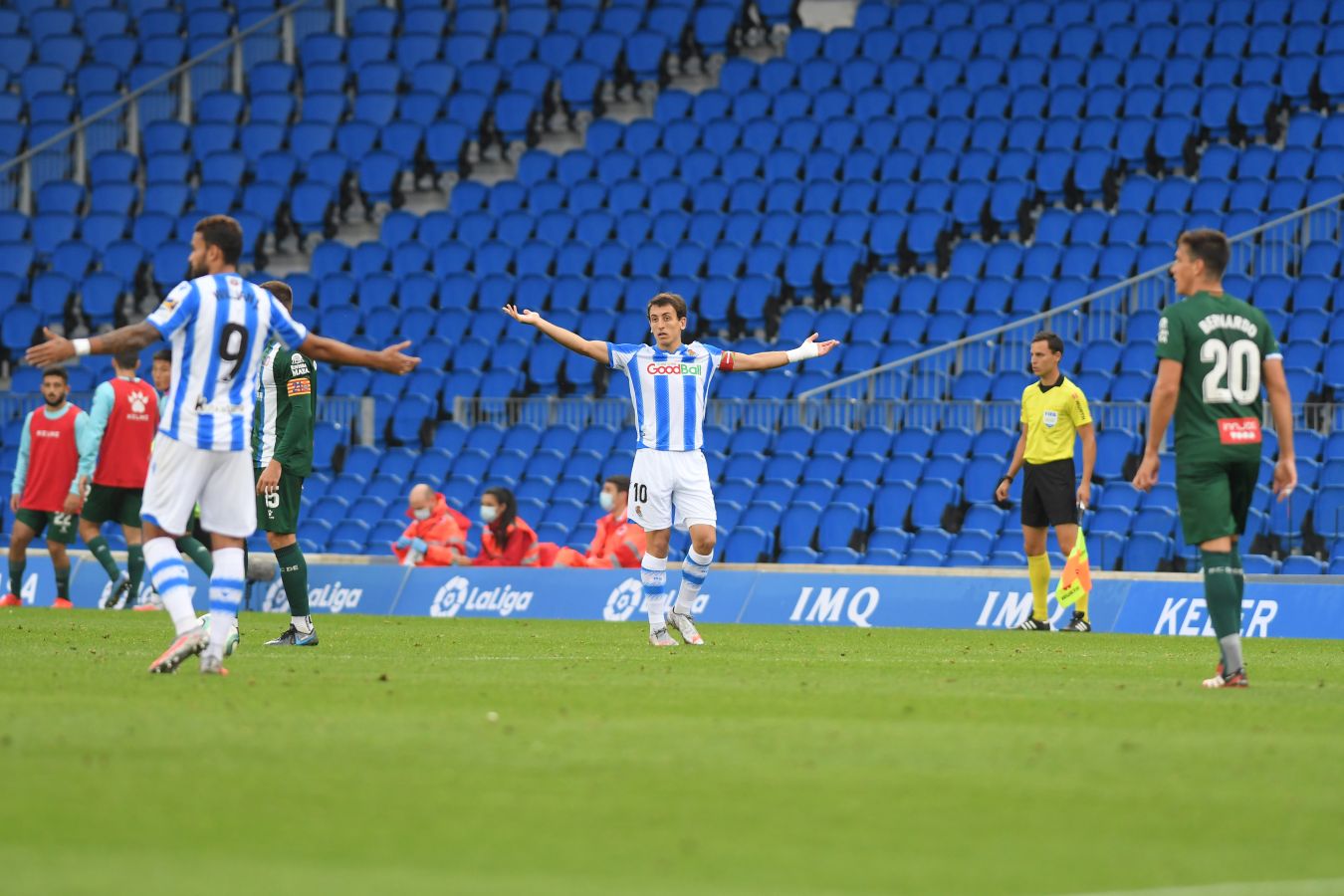 La Real Sociedad ha ganado su primer partido tras la vuelta de la Liga después de remontar a un Espanyol que se había adelantado en el marcador.