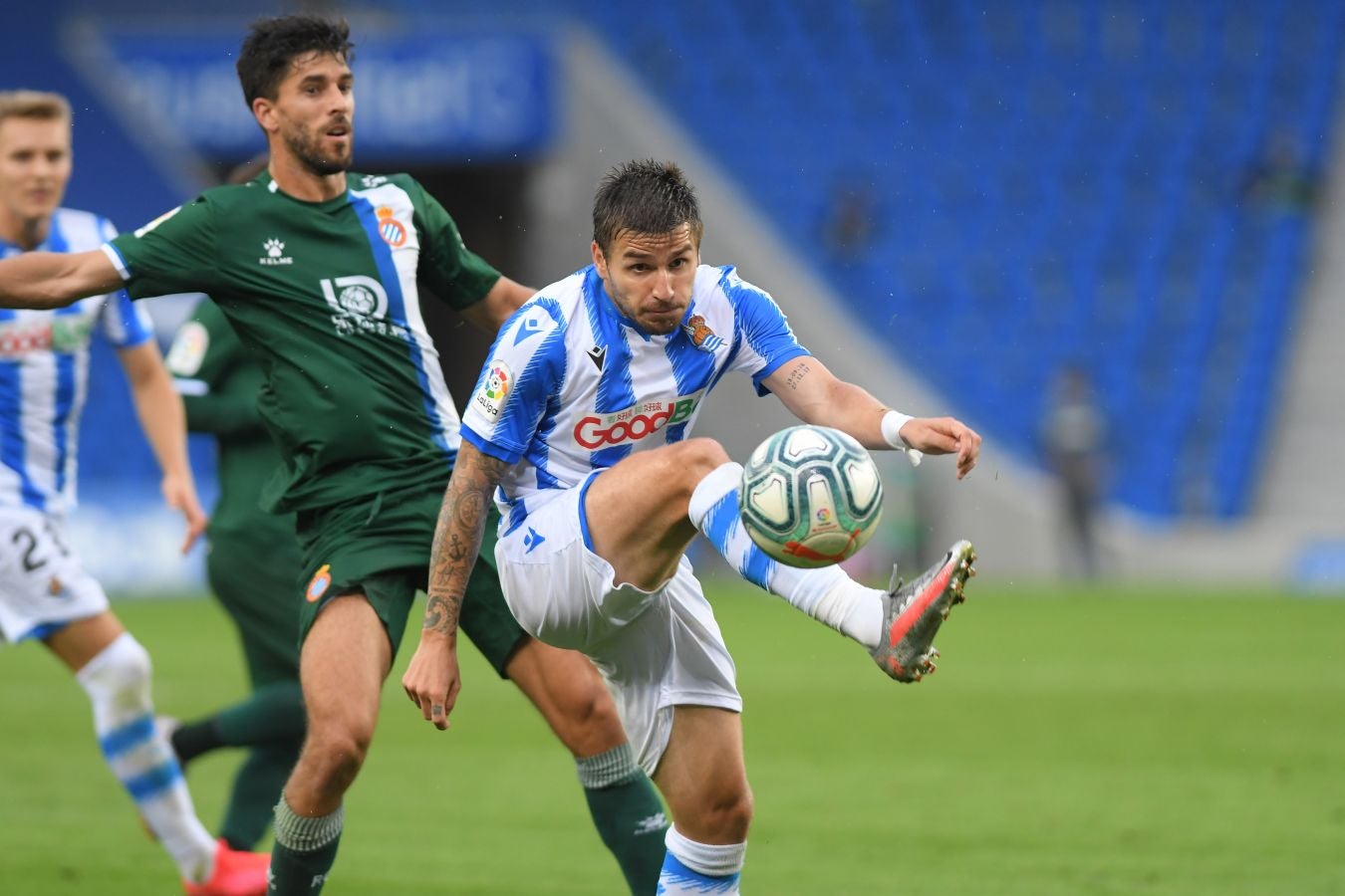 La Real Sociedad ha ganado su primer partido tras la vuelta de la Liga después de remontar a un Espanyol que se había adelantado en el marcador.