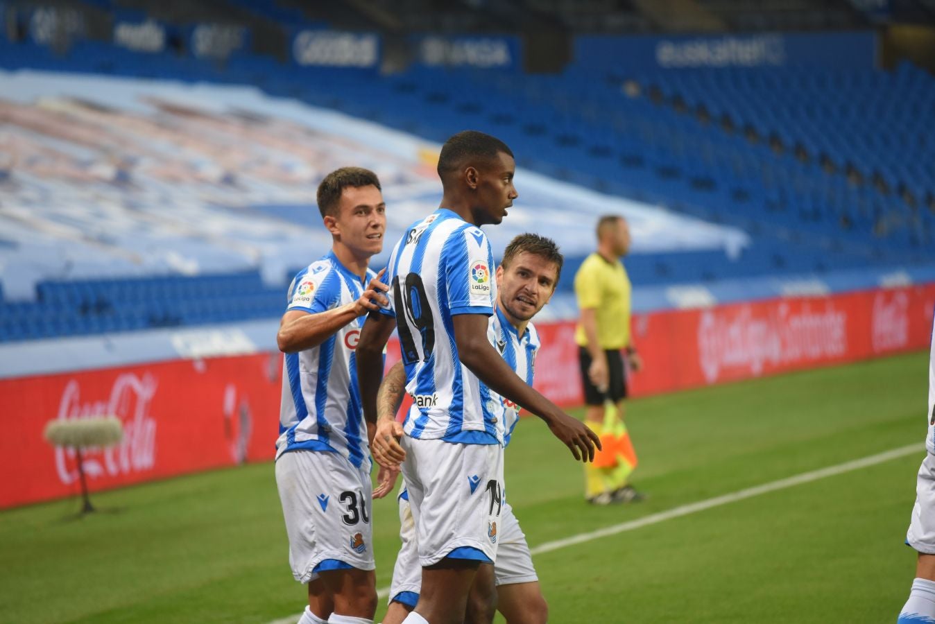 La Real Sociedad ha ganado su primer partido tras la vuelta de la Liga después de remontar a un Espanyol que se había adelantado en el marcador.
