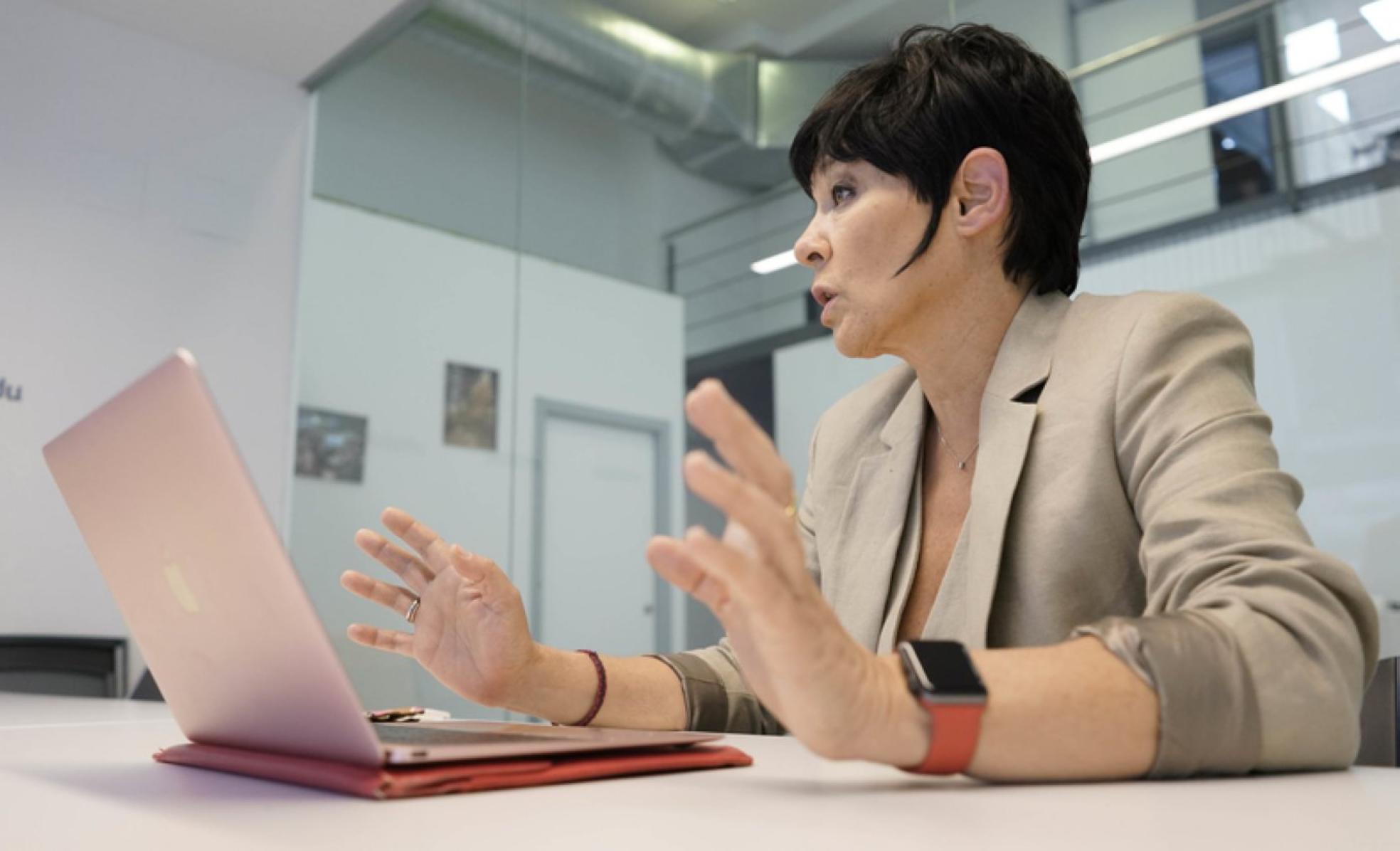 La candidata de Eh Bildu a media mañana suele reunirse con algún colectivo social y económico. 