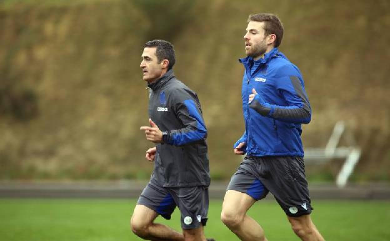 Illarramendi, junto al preparador físico Alain Sola en Zubieta