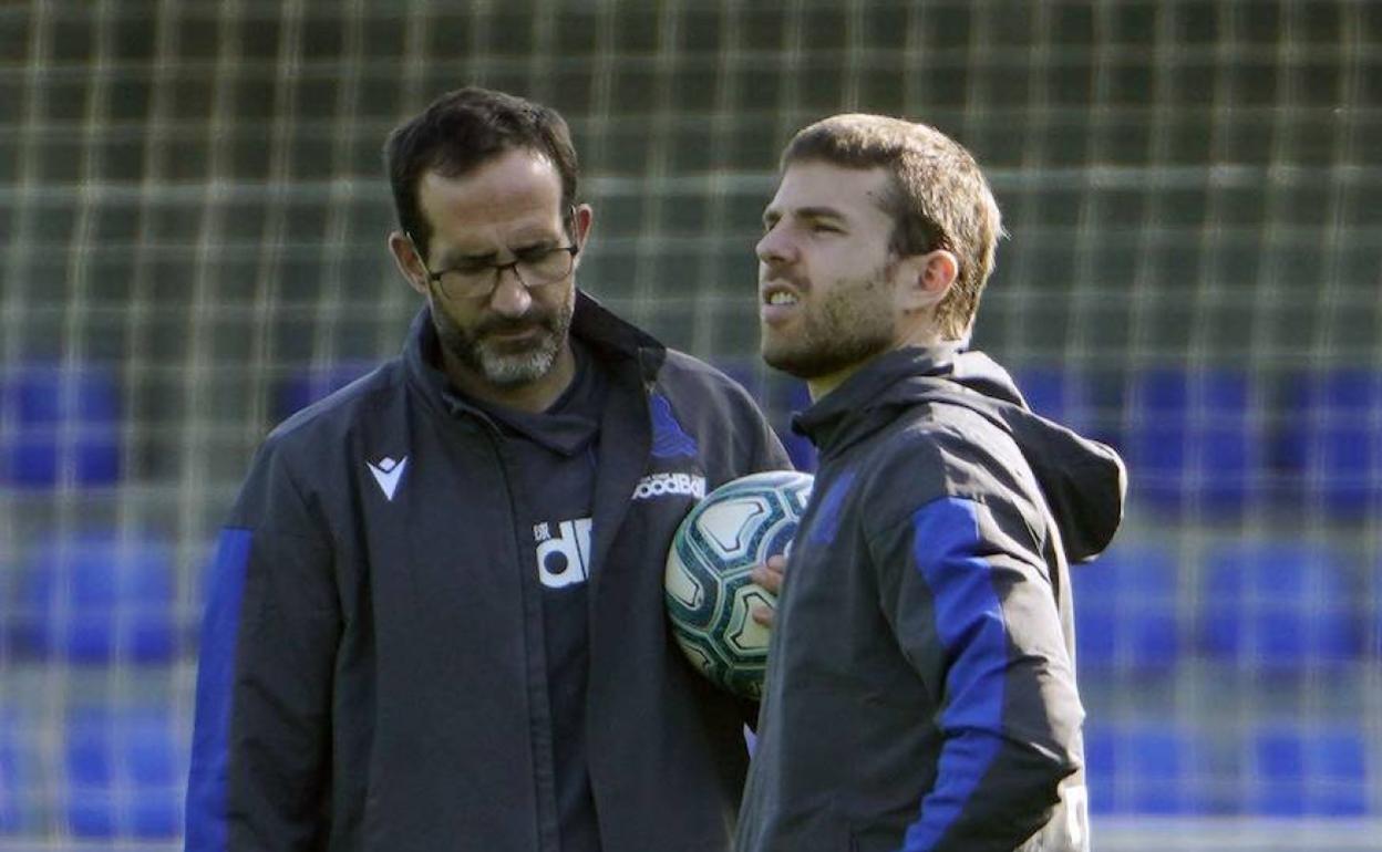 Asier Illarramendi, con el fisioterapeuta Imanol Soroa en Zubieta. 