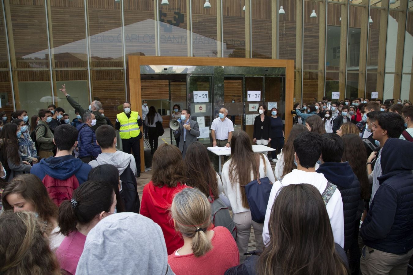Cerca de 4.500 estudiantes guipuzcoanos encaran desde este lunes la Selectividad más atípica, que además de en Donostia se está llevando a cabo en Eibar.