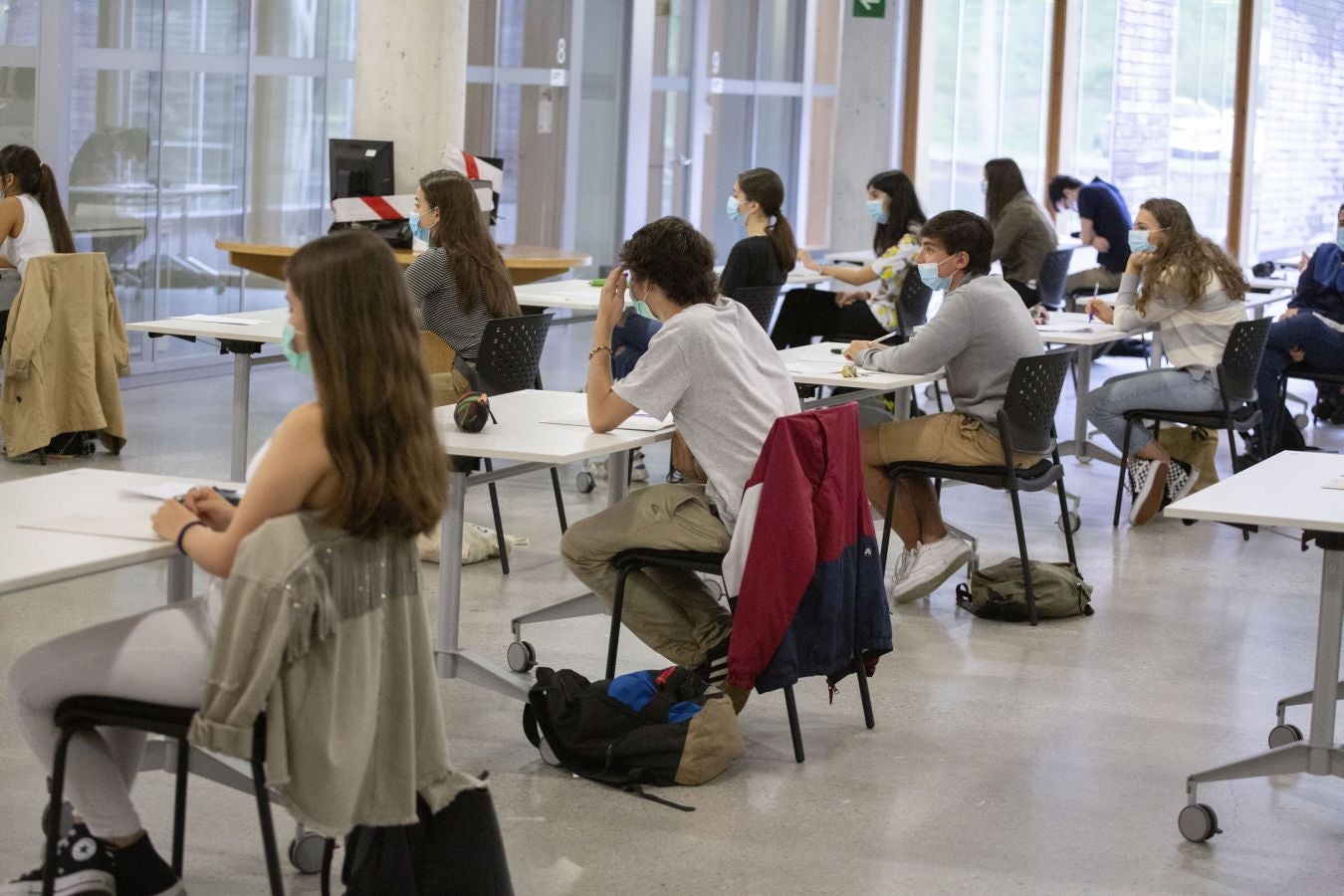 Cerca de 4.500 estudiantes guipuzcoanos encaran desde este lunes la Selectividad más atípica, que además de en Donostia se está llevando a cabo en Eibar.