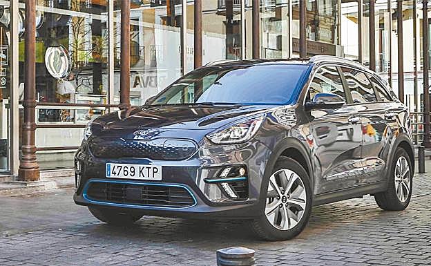 El Kia Niro es todo un éxito en la gama electrificada de la marca al contar con un motor 100% eléctrico, otro híbrido enchufable y un tercer motor híbrido convencional. ¡¡Todas las opciones disponibles!!