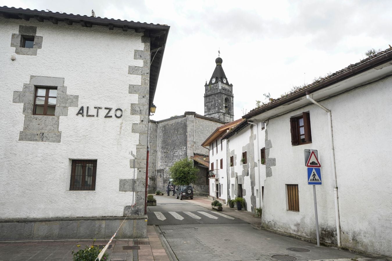Altzo. Miguel Joaquín Eleicegui y sus 242 cm. hicieron conocida a esta pequeña localidad dividida en dos núcleos, Altzo Muño, la zona alta, y Altzo Azpi, al pie del monte Otsabio