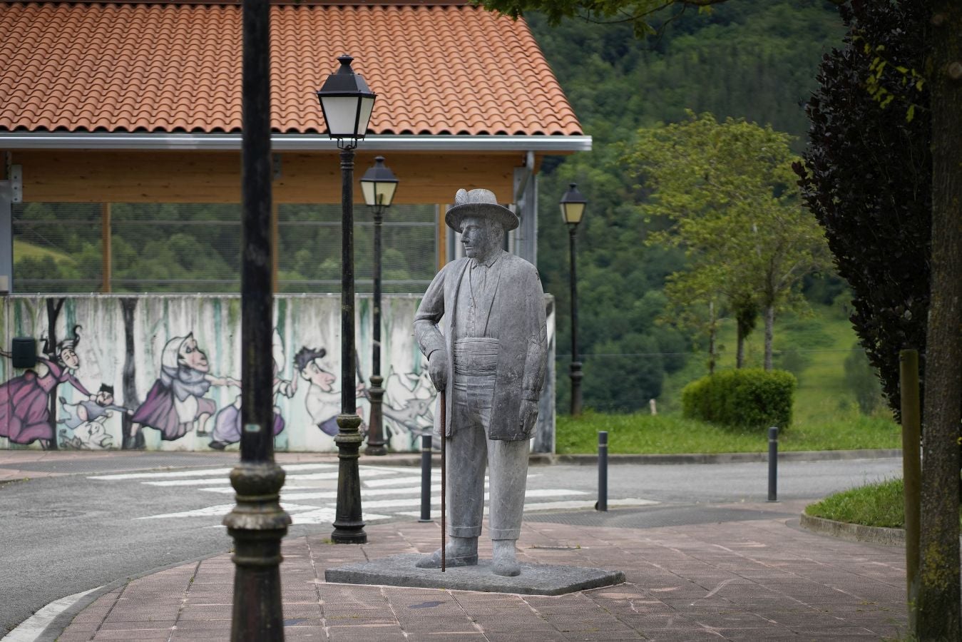 Altzo. Miguel Joaquín Eleicegui y sus 242 cm. hicieron conocida a esta pequeña localidad dividida en dos núcleos, Altzo Muño, la zona alta, y Altzo Azpi, al pie del monte Otsabio