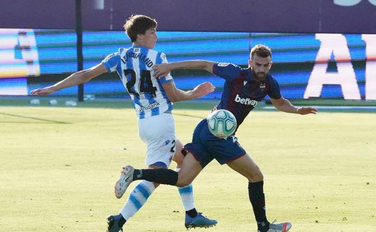 Le Normand fue un seguro en la parte de atrás. 