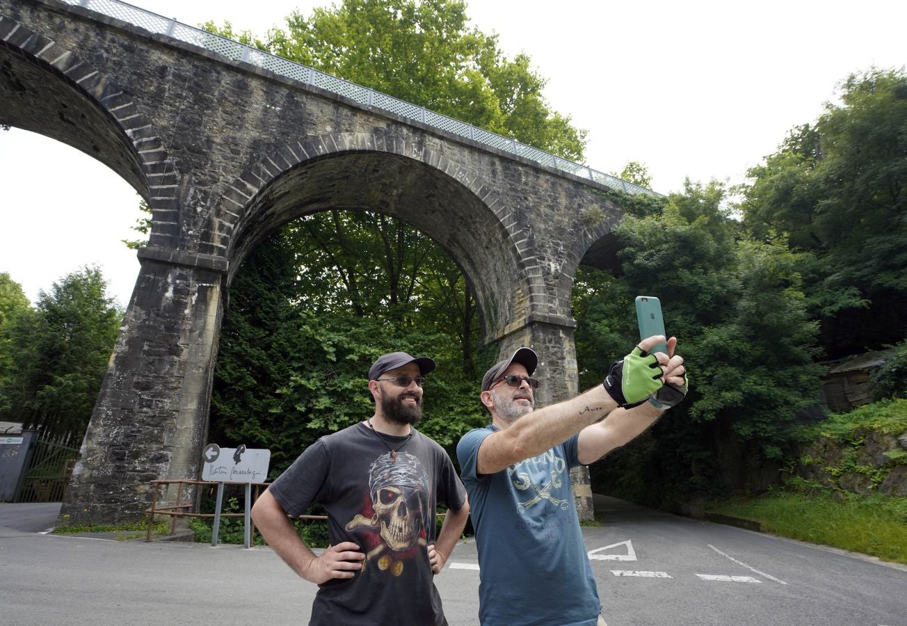 Lasarte-Oria. Ubicado estratégicamente entre las cuencas del Urumea y del Oria, formó parte de San Sebastián y después pasó a ser un barrio de Hernani. Es independiente desde 1986.