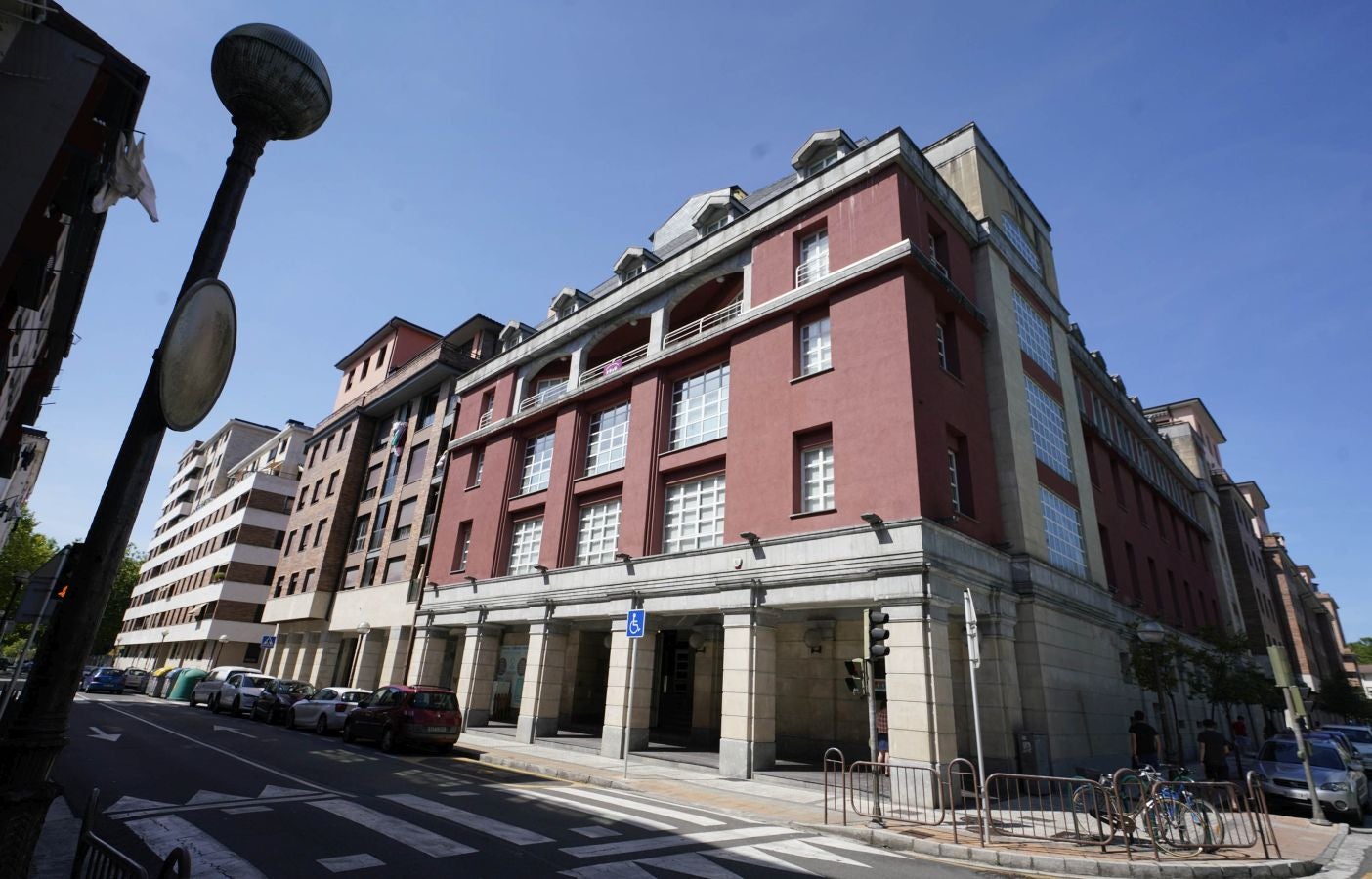 Lasarte-Oria. Ubicado estratégicamente entre las cuencas del Urumea y del Oria, formó parte de San Sebastián y después pasó a ser un barrio de Hernani. Es independiente desde 1986.