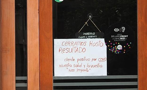 Un cuarto positivo en Eskoriatza provoca el cierre de cinco bares