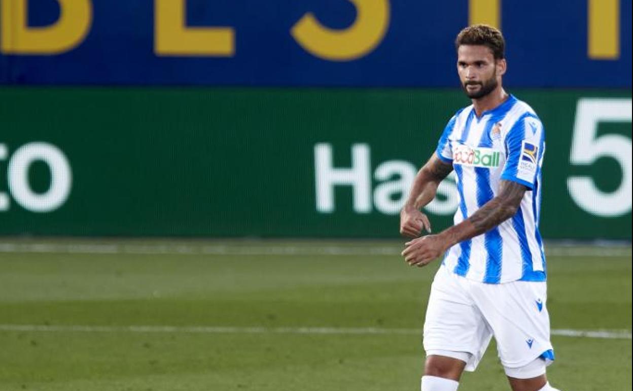 Willian entró para sustituir a Isak