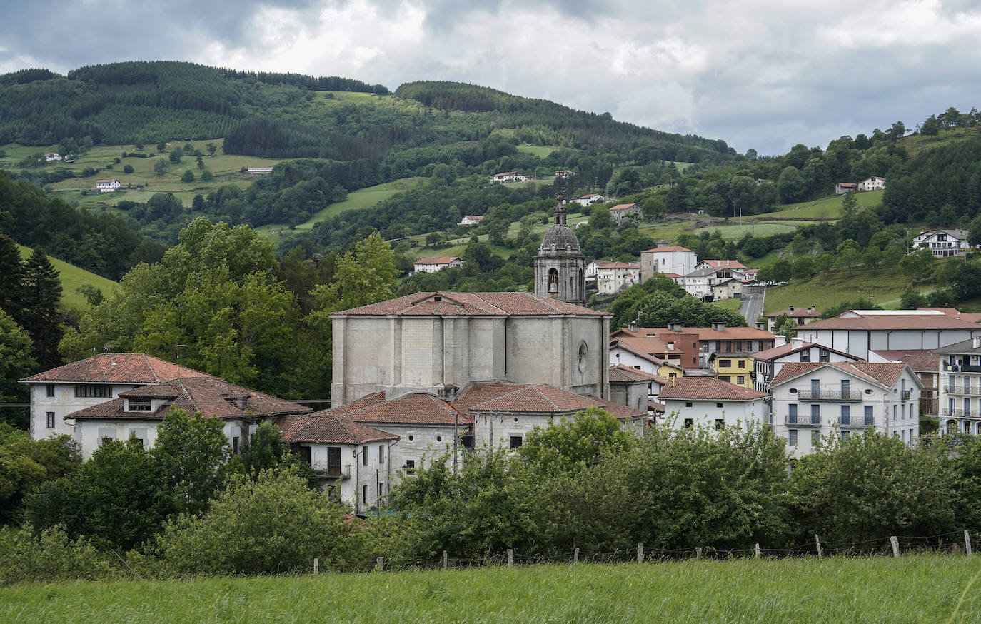 Bidania-Goiatz. Constituido tras la unión de dos pequeños pueblos rodeados de bosques y montañas, es el municipio más alto del territorio histórico de Gipuzkoa