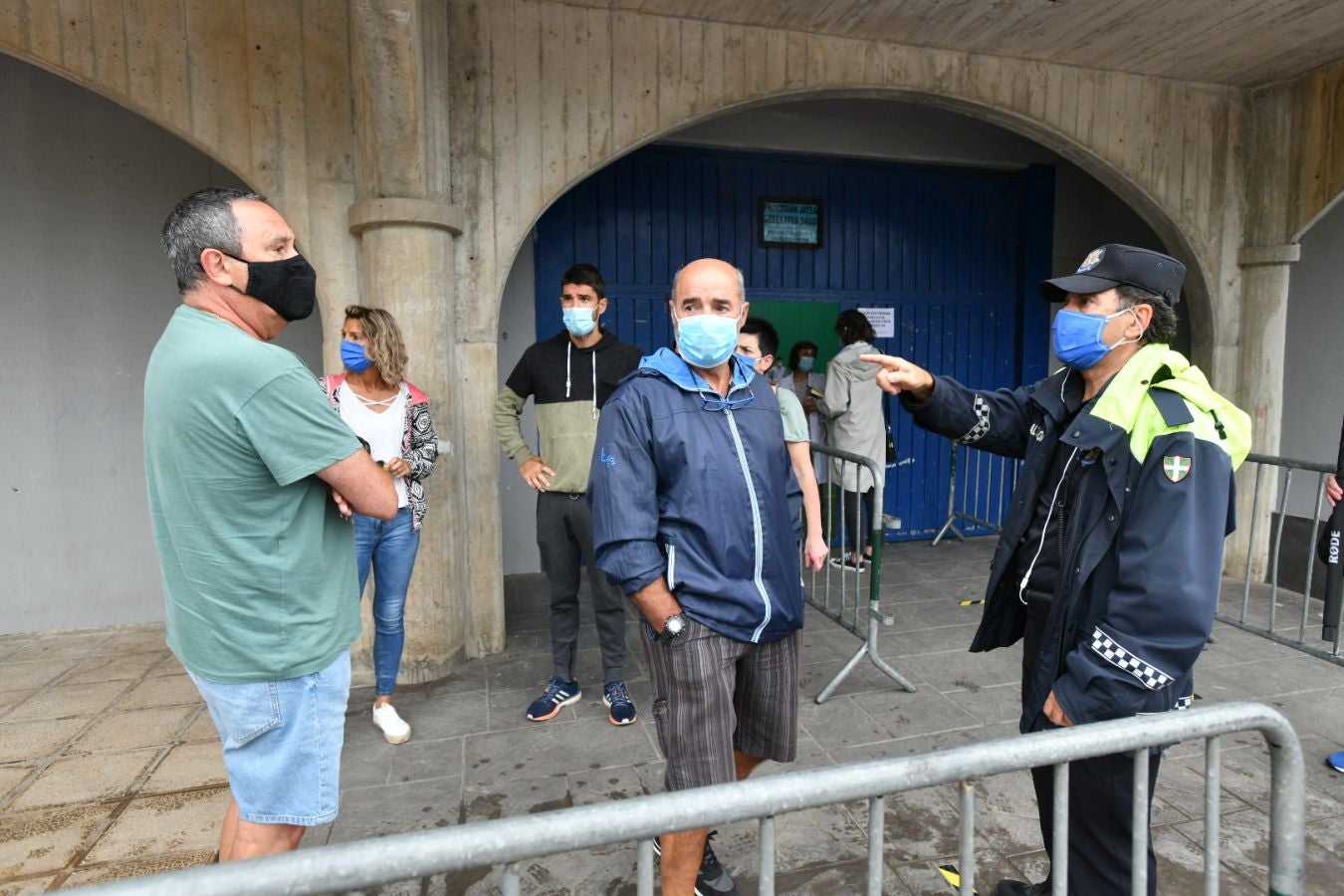 Vecinos de Getaria y de Costa Urola se están realizando la prueba PCR para tratar de evitar la transmisión comunitario del virus tras varios casos que, al parecer, tuvieron su origen en el bar Politena.