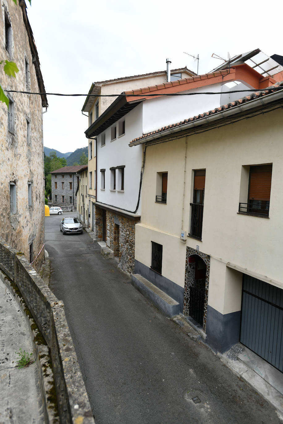 Enclavada en el valle del Kilimon, paraíso de los epeleólogos, y protegida por las sierras de Arno e Izarraitz, Mendaro es conocida por sus chocolates artesanales.