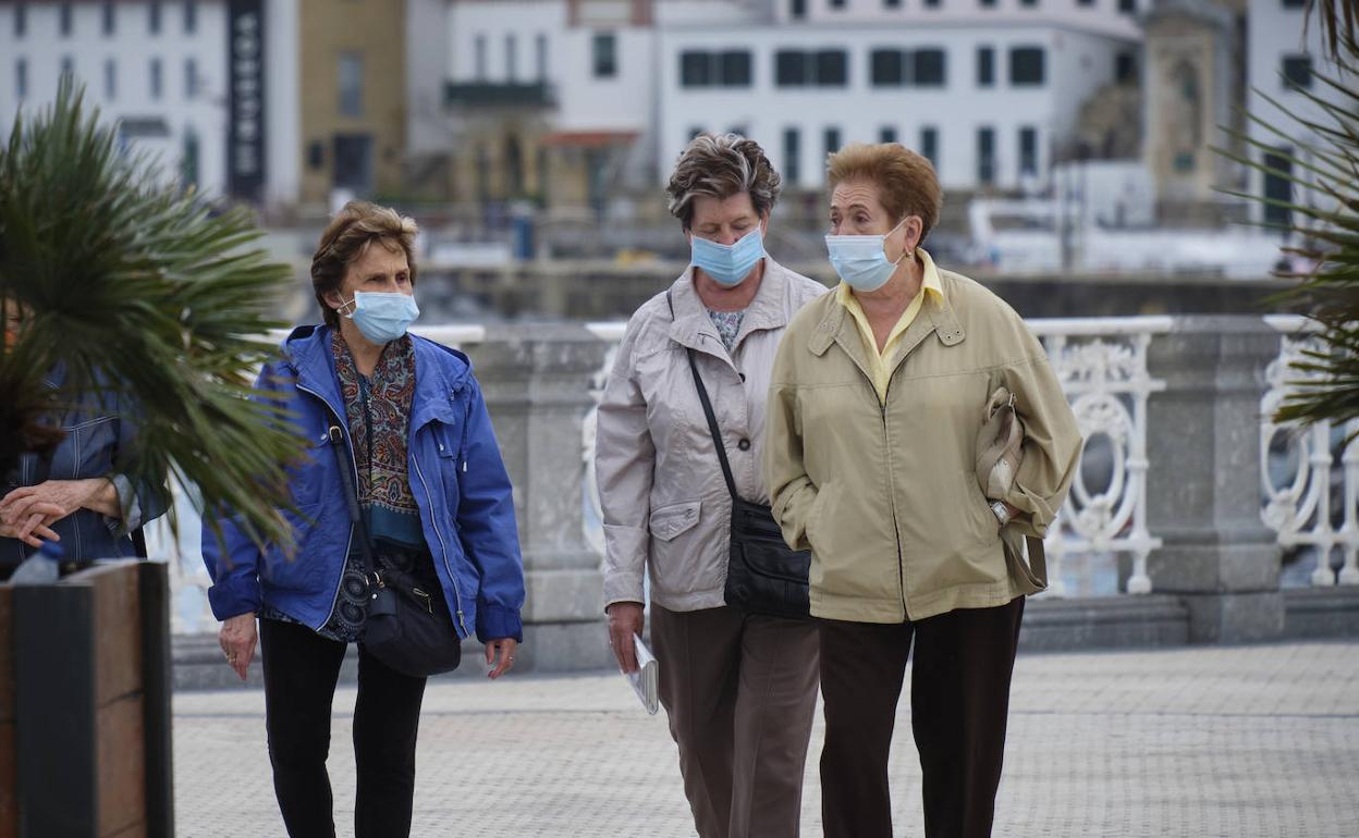 Coronavirus Euskadi: «La mascarilla no se toca y si te la quitas no se lleva en el codo ni en la mano»