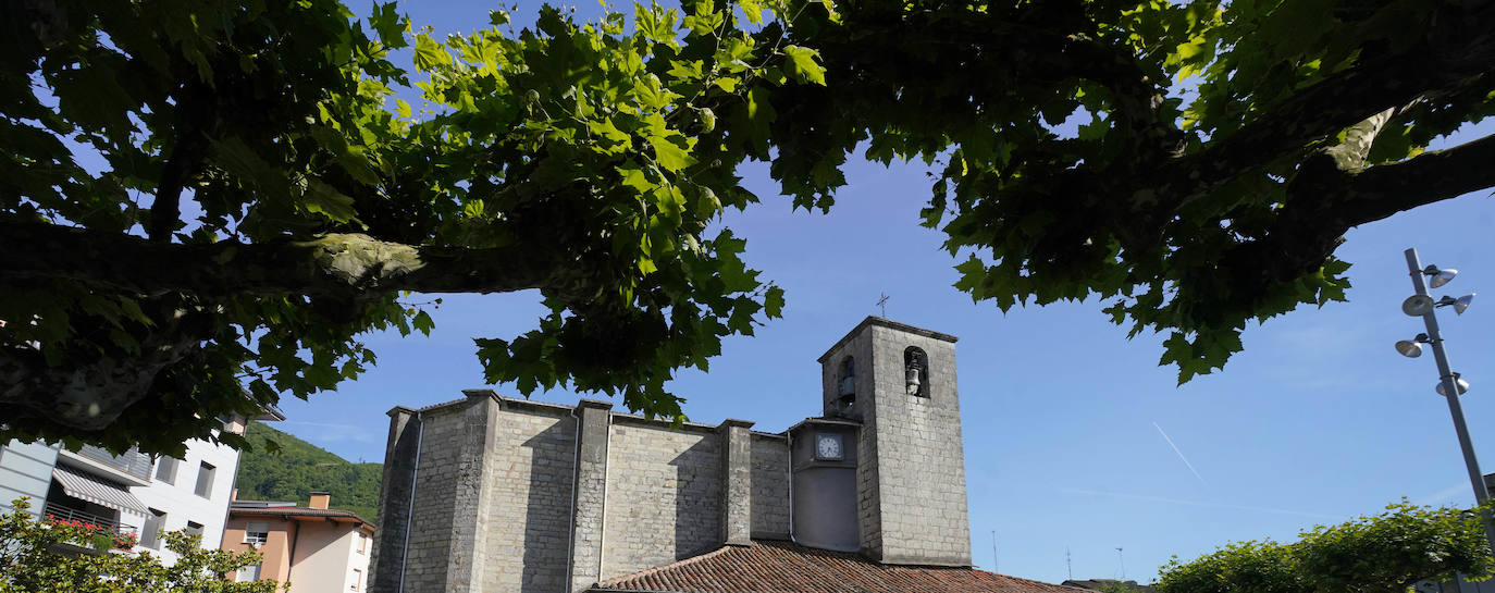 Anoeta. Situado a orillas del Oria, con una larga tradición industrial, alberga en sus terrenos el poblado amurallado de Basagain, surgido en el siglo V antes de Cristo