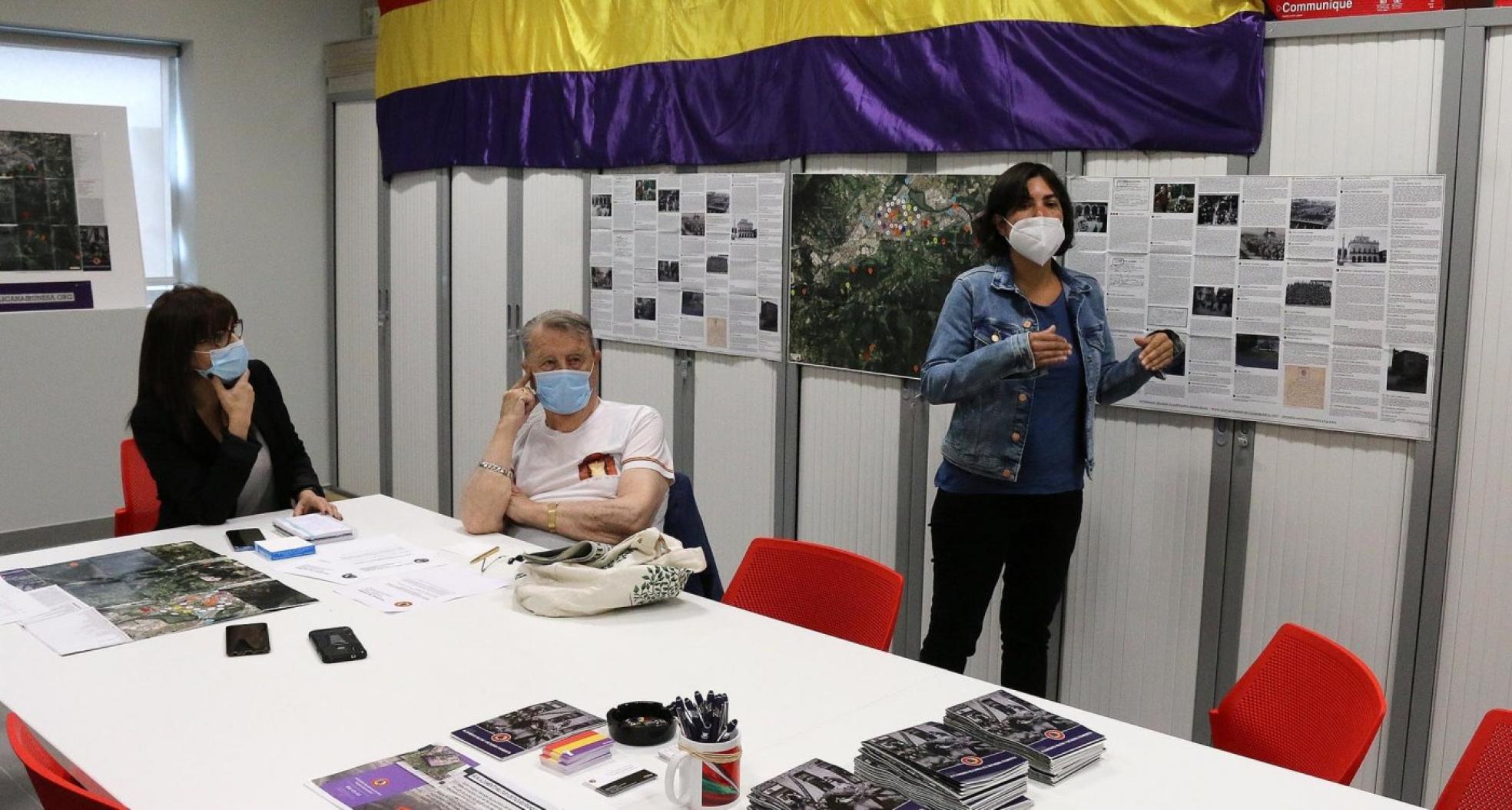 Investigación. Aiala Oronoz explica los aspectos más destacados del mapa en la sede de la Asociación Republicana. floren portu