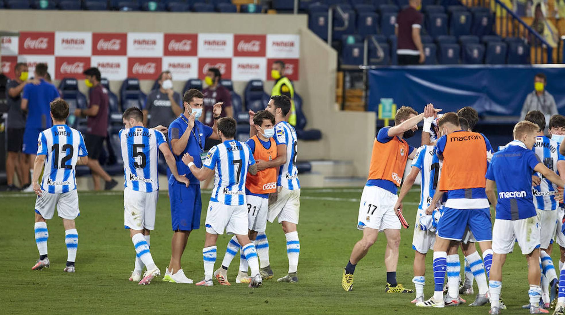 Alegría en el plantel blanquiazul al final del choque. 