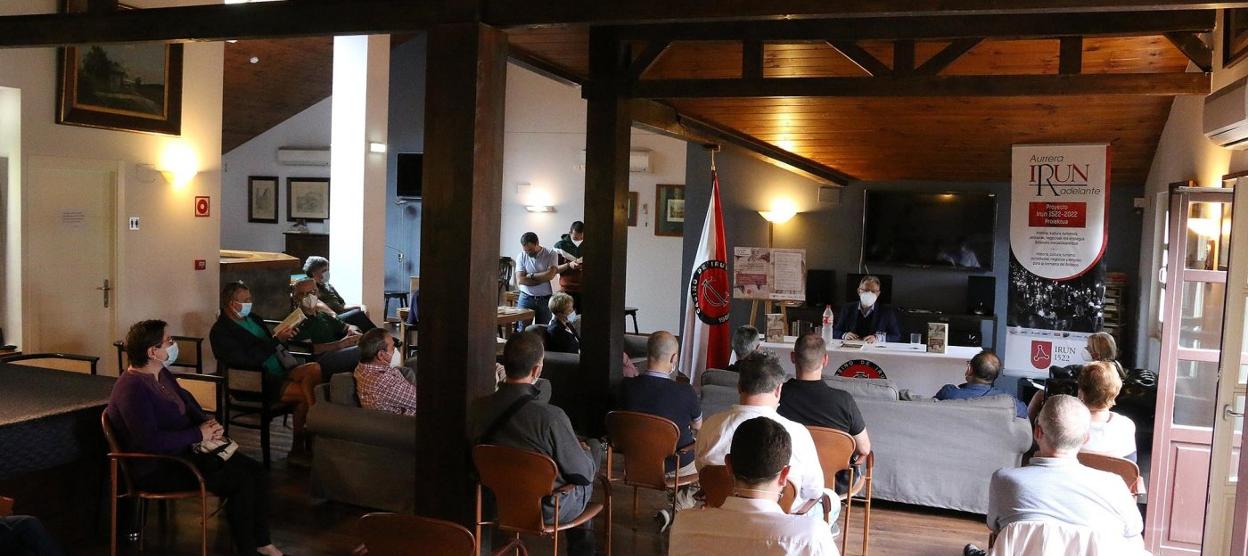 La Fundación V Centenario de la Batalla de San Marcial (Irun 1522) presentó el jueves el libro sobre las Jornadas de Historia Sanitaria que celebró el pasado noviembre. 