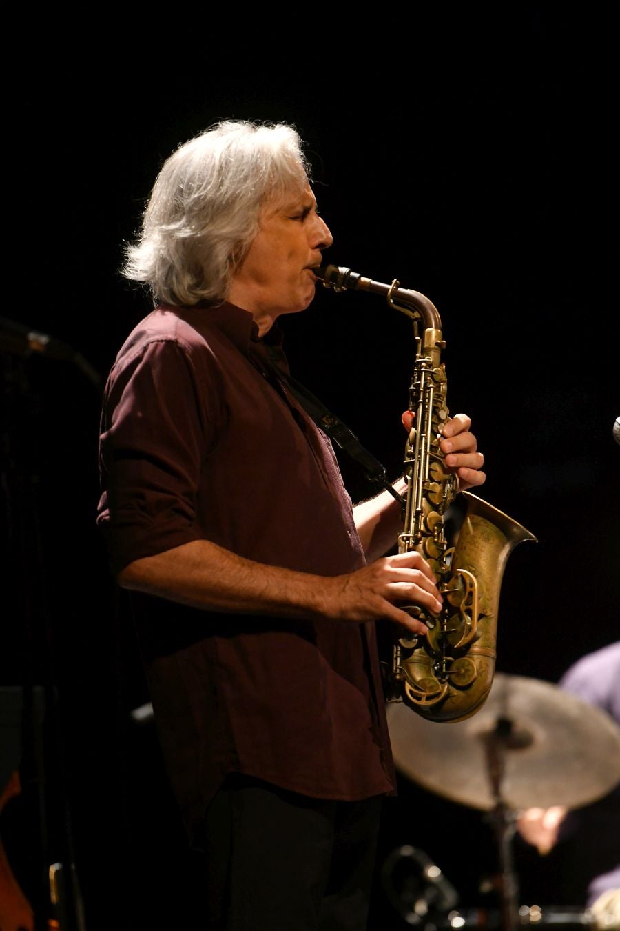 Homenaje en el Victoria Eugenia a los 100 años del nacimiento de Charlie Parker y dirigido por el gran saxo alto Perico Sambeat. Perico Sambeat (saxo alto), Voro García (trompeta), Albert Sanz (piano), Toño de Miguel (contrabajo) y Stephen Keogh (batería) reinterpretan uno de los mejores conciertos grabados de la historia del Jazz, cumbre del movimiento bebop: Jazz at Massey Hall