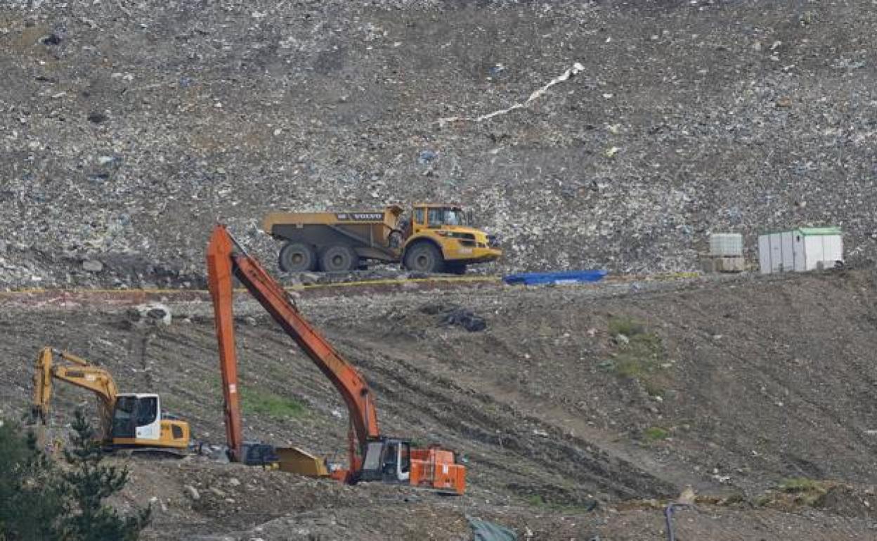 La jueza desmiente a la Ertzaintza y niega haber ordenado detener al dueño del vertedero de Zaldibar y a otros dos altos cargos