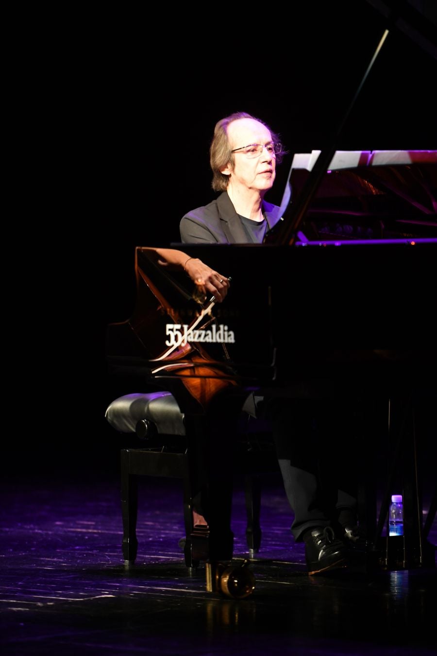 Segunda jornada en el Festival de Jazz de San Sebastián. La chelista alemana Anja Lechner y el pianista francés François Couturier han presentado este jueves su último trabajo, 'Lontano', en el teatro Victoria Eugenia.