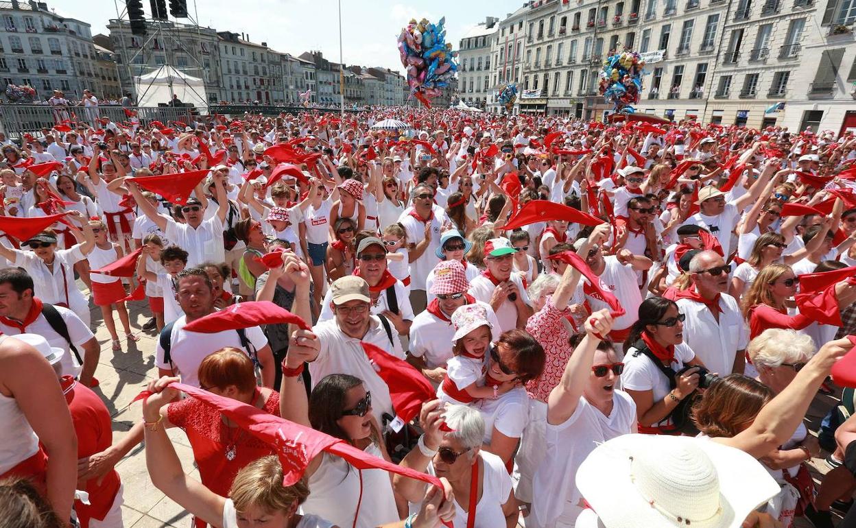 Chupinazo de las fiestas de Bayona (foto de archivo). 