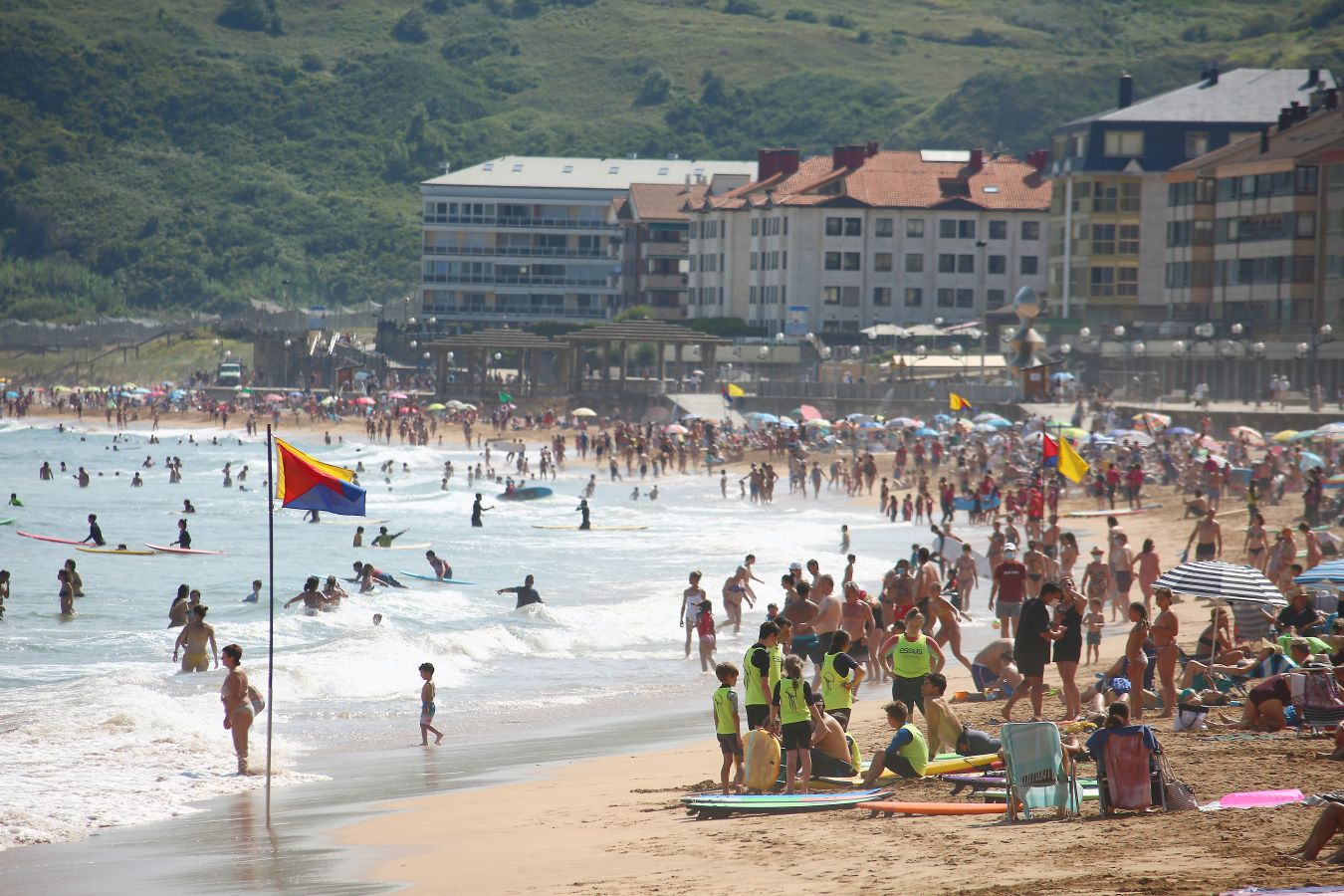Gipuzkoa se ha despertado con temperaturas de en torno a los 30 grados. Un lunes que anticipa las altas temperaturas de finales de semana