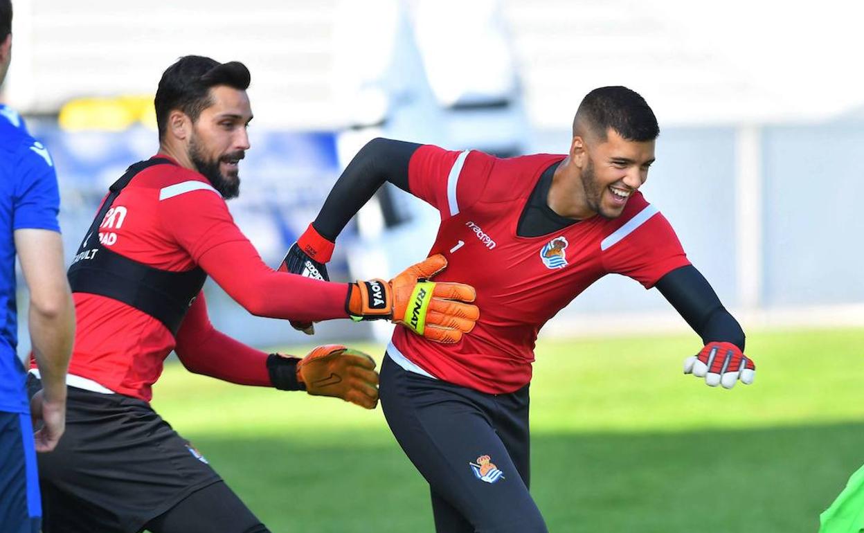 Moyá y Rulli, durante un entrenamiento en Zubieta cuando ambos compartieron vestuario.