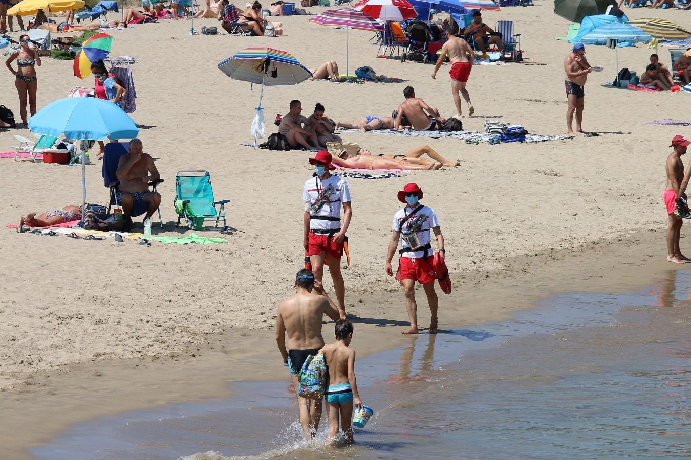 En algunas partes del territorio los termómetros han superado los cuarenta grados. Aemet eleva a roja la alarma por las altas temperaturas