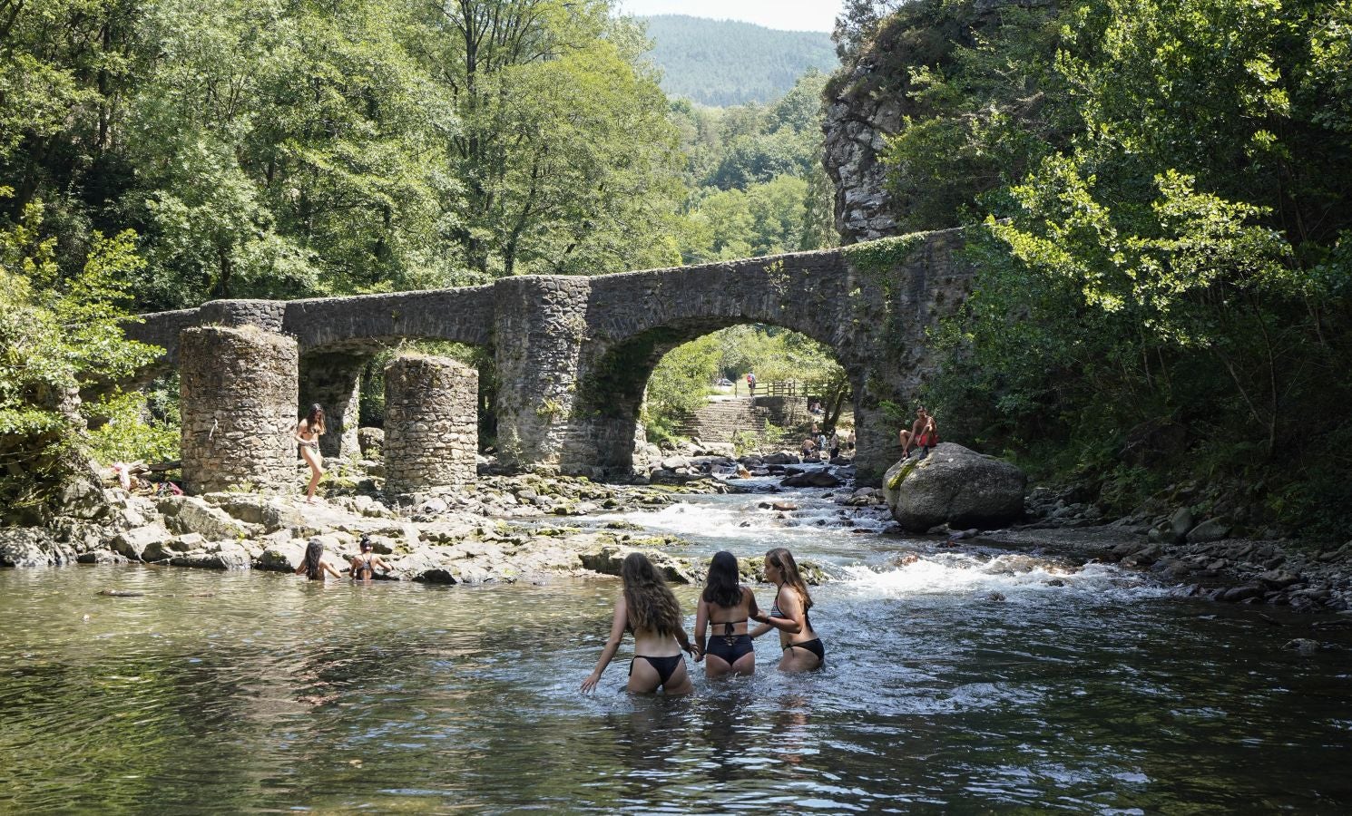 En algunas partes del territorio los termómetros han superado los treinta grados. Aemet eleva a roja la alarma por las altas temperaturas