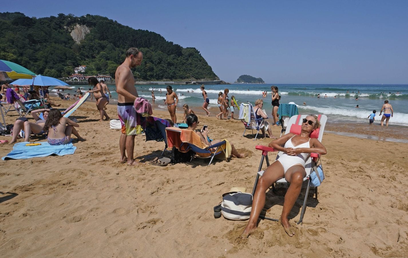 En algunas partes del territorio los termómetros han superado los treinta grados. Aemet eleva a roja la alarma por las altas temperaturas