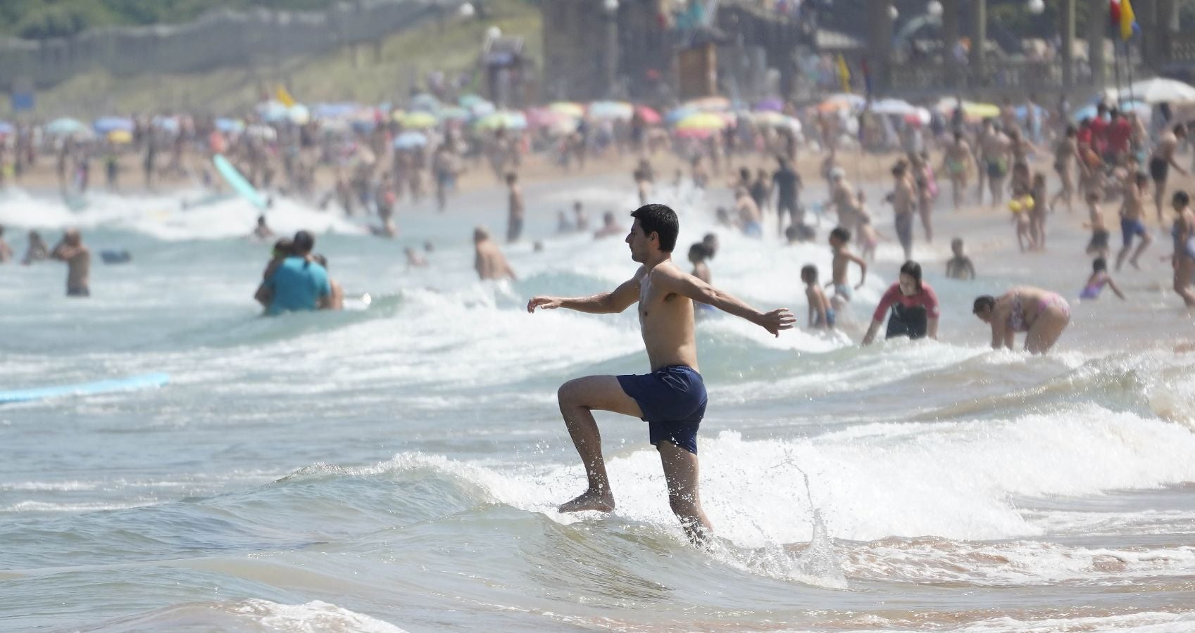 En algunas partes del territorio los termómetros han superado los treinta grados. Aemet eleva a roja la alarma por las altas temperaturas