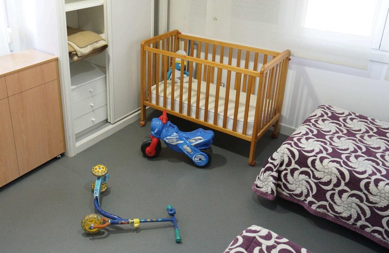 Habitación de uno de los centros de acogida de los que dispone la Diputación. 