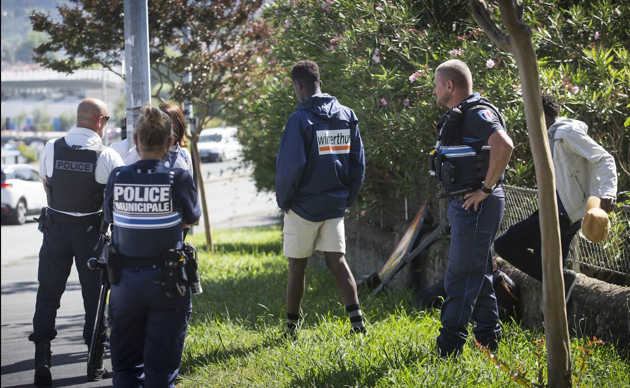 Se les identifica «de forma exhaustiva» para evitar contagios