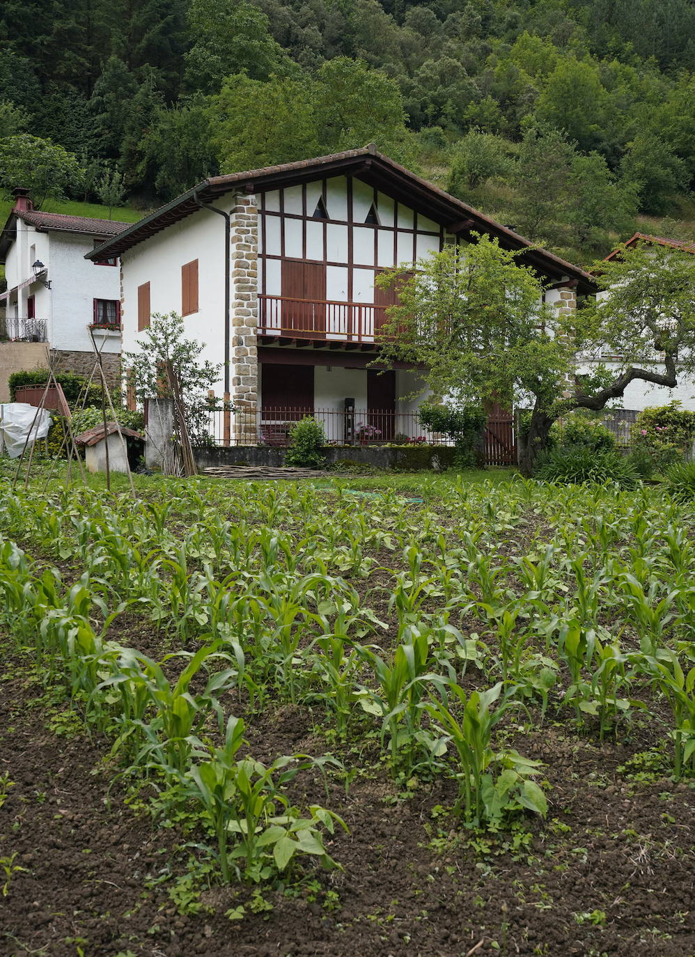 Ataun. El pueblo más largo de Gipuzkoa es cuna de José Miguel Barandiaran; sus montes, cuevas y dólmenes han inspirado numerosas leyendas de la mitología vasca.