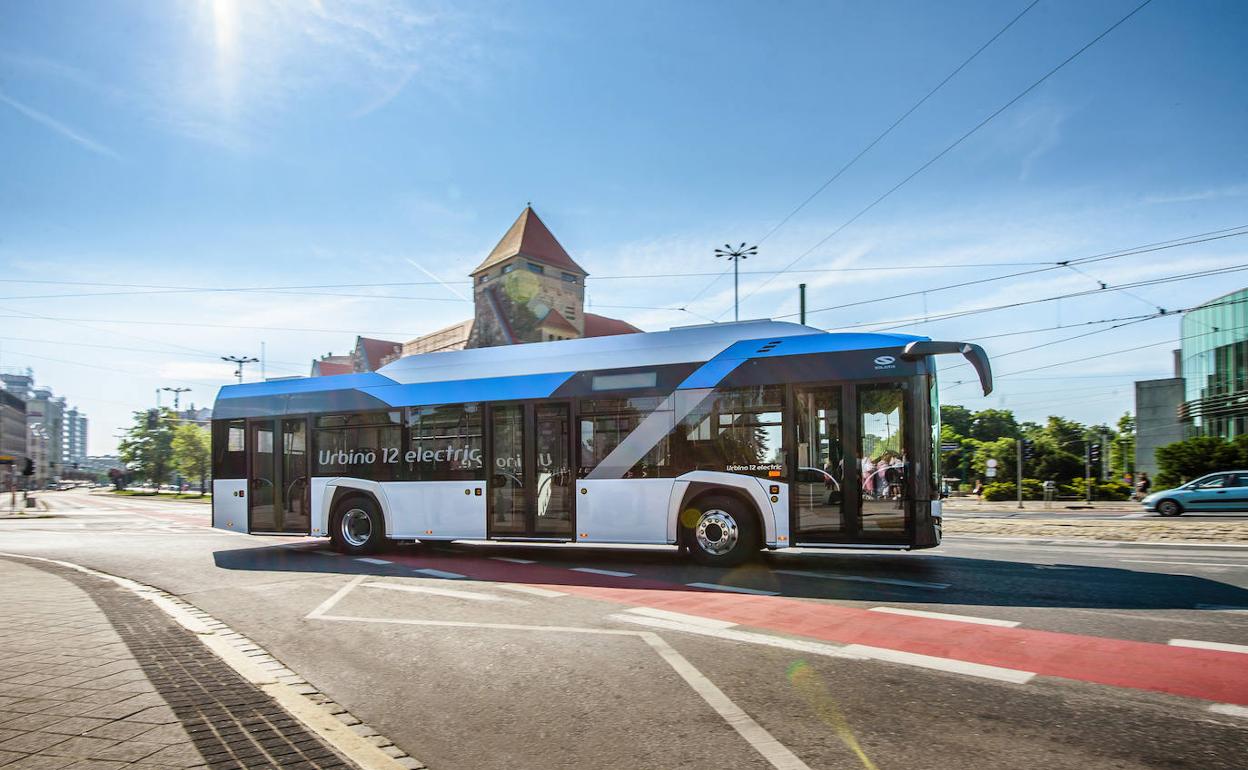 Imagen del autobús eléctrico Urbino 12 que Solaris suministrará a Alemania y Rumanía. 