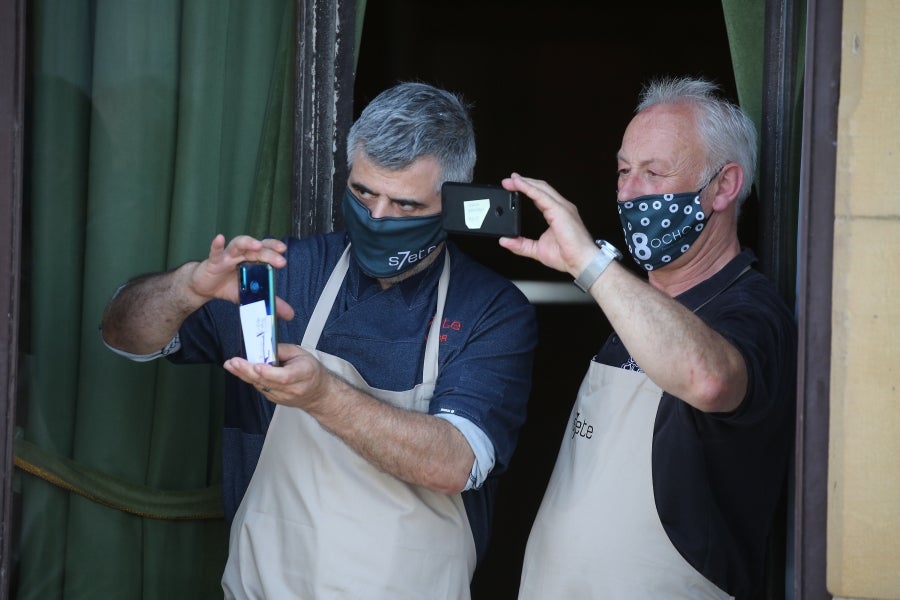 Donostia estrena con un acto en el Palacio de Miramar su programa alternativo a la Semana Grande , marcado por la división de los partidos debido a la pandemia. 