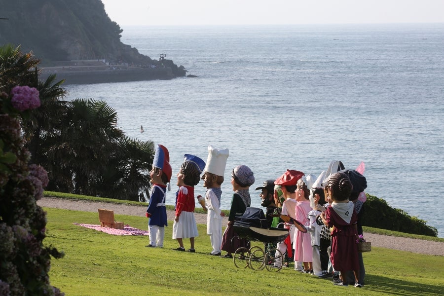 Donostia estrena con un acto en el Palacio de Miramar su programa alternativo a la Semana Grande , marcado por la división de los partidos debido a la pandemia. 