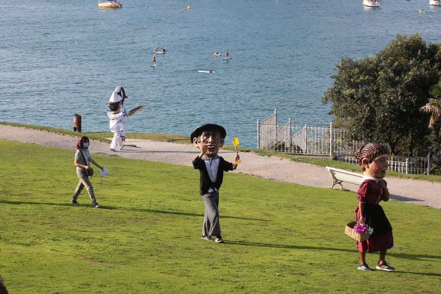 Donostia estrena con un acto en el Palacio de Miramar su programa alternativo a la Semana Grande , marcado por la división de los partidos debido a la pandemia. 