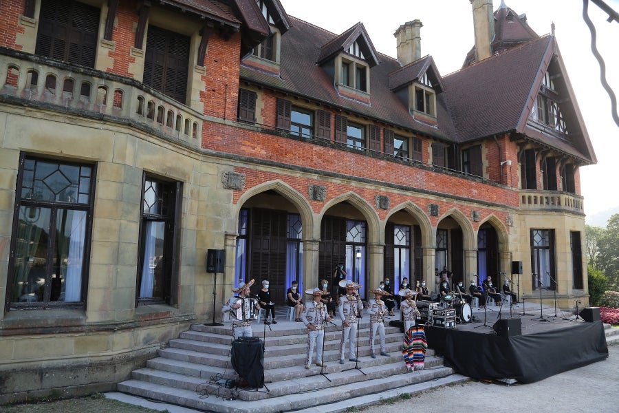 Donostia estrena con un acto en el Palacio de Miramar su programa alternativo a la Semana Grande , marcado por la división de los partidos debido a la pandemia. 