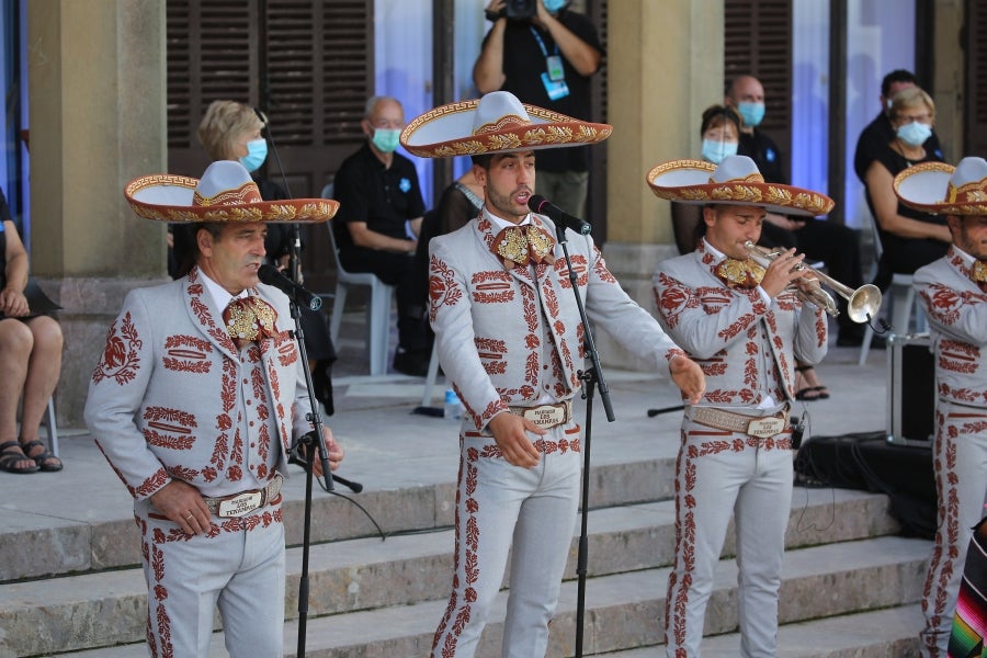 Donostia estrena con un acto en el Palacio de Miramar su programa alternativo a la Semana Grande , marcado por la división de los partidos debido a la pandemia. 