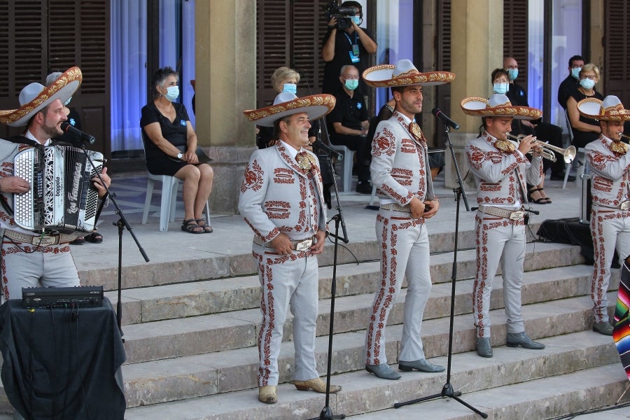 Donostia estrena con un acto en el Palacio de Miramar su programa alternativo a la Semana Grande , marcado por la división de los partidos debido a la pandemia. 