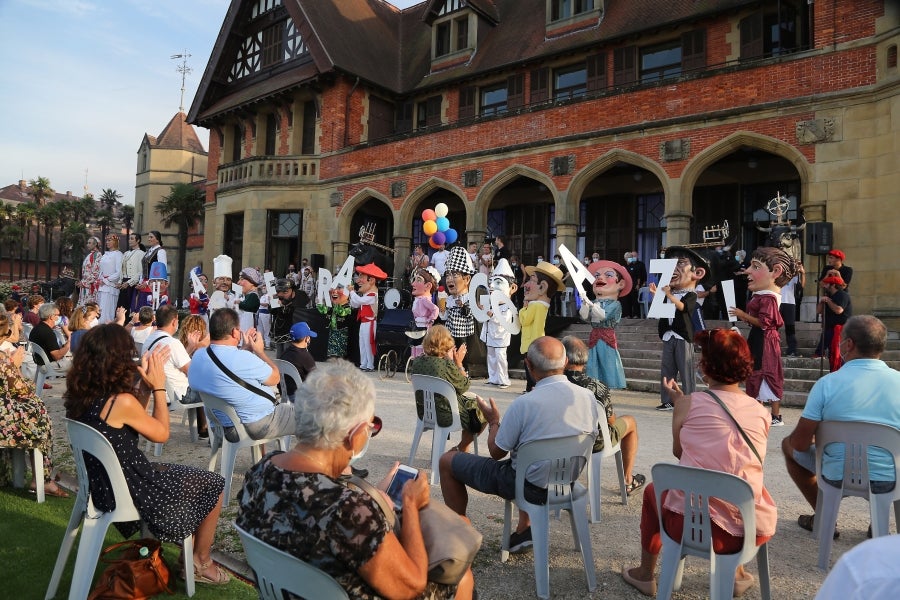 Donostia estrena con un acto en el Palacio de Miramar su programa alternativo a la Semana Grande , marcado por la división de los partidos debido a la pandemia. 