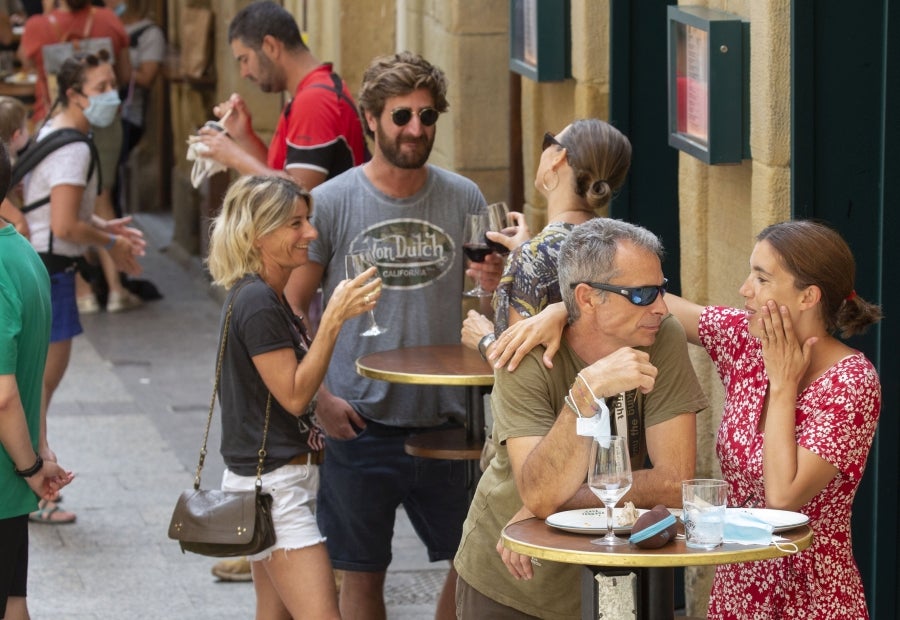 Las altas temperaturas han hecho que tanto terrazas como bares reciban la visita de locales y turistas. 