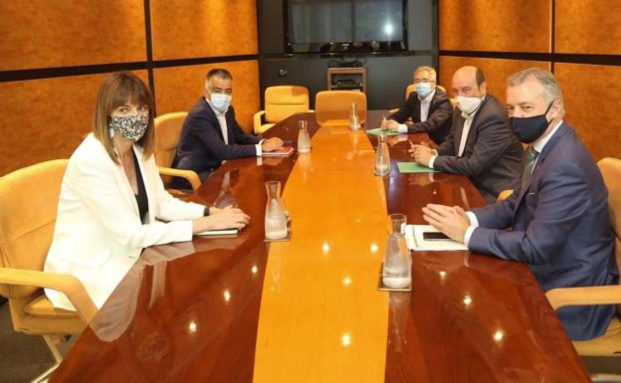 La negociación PNV-PSE avanza a paso lento pero «sin obstáculos»